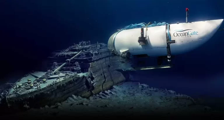 En el año 2023, mientras el mundo ardía en guerras, pandemias y crisis económicas varias, un grupo de millonarios dijo: “¿Y si vamos a ver el Titanic de cerca, pero encerrados en un termo de fibra de carbono, sin homologación y piloteado con un joystick de consola?”. Y así nació la aventura final del Titan, un submarino boutique con alma de sándwich envasado y espíritu de kamikaze.