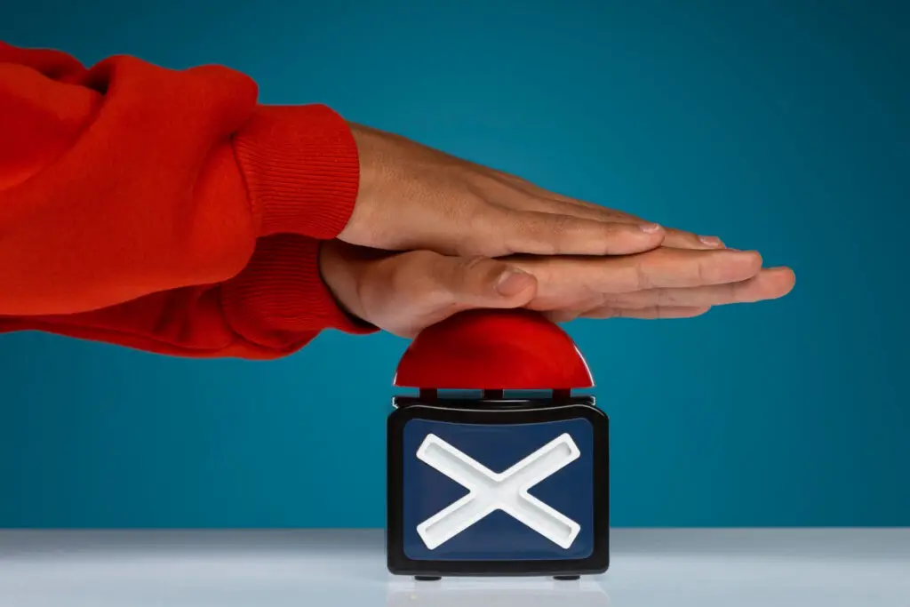 La censura de “El origen del mundo” en redes sociales revela el pudor digital frente al arte clásico y una vulva sin filtro.