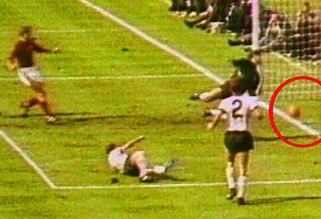 El gol fantasma de Geoff Hurst en la final del Mundial 1966: un título para Inglaterra, una polémica eterna y una línea que todavía se discute.