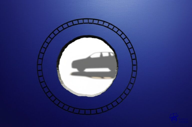 Un gran agujero en forma de neumático en una pared, con la sombra de un coche alejándose rápidamente en la distancia. Representa: Choque con fuga del conductor culpable