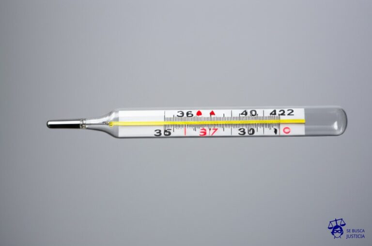 Un termómetro que se rompe al ser sacudido. Representa: Despido por uso de licencias médicas