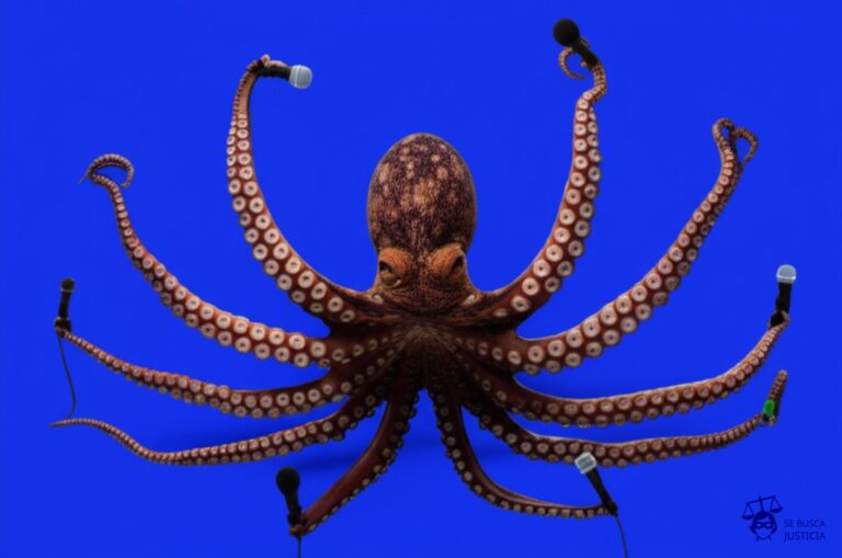 Un pulpo con múltiples tentáculos, cada uno sosteniendo un micrófono y extendiéndose en direcciones diferentes. Representa: Distribución de grabaciones de conferencias sin permiso
