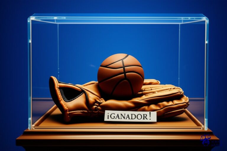 Un guante de béisbol de cuero, perfectamente colocado sobre una vitrina de trofeos, con un letrero que dice ¡Ganador! Representa: Juicio de O.J. Simpson